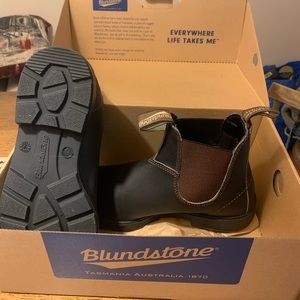 NWT Blundstone Classic 500 Brown Boots - 7 Mens/9 Womens
